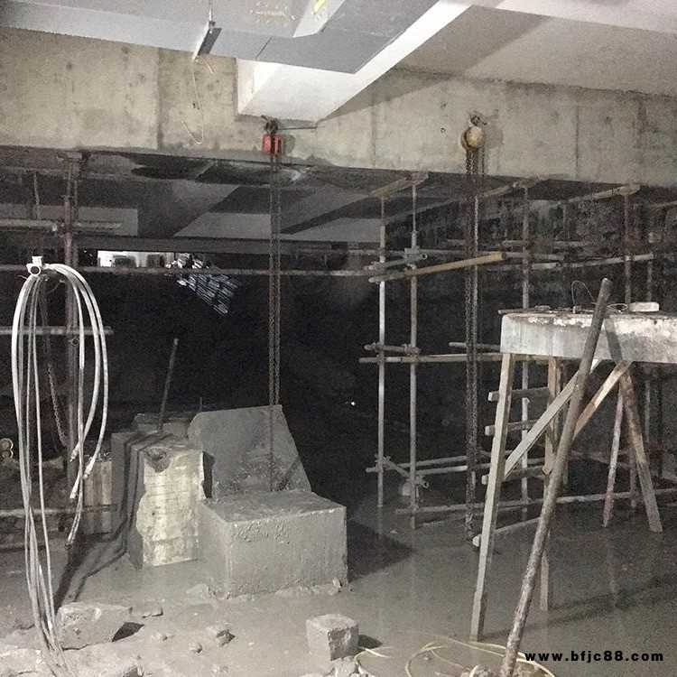 水泥灰色高強粘接環氧樹脂修補找平砂漿用于水泥制品構件破損修補，橋梁礅體掉角坑洞填補用超卓環氧粘接砂漿