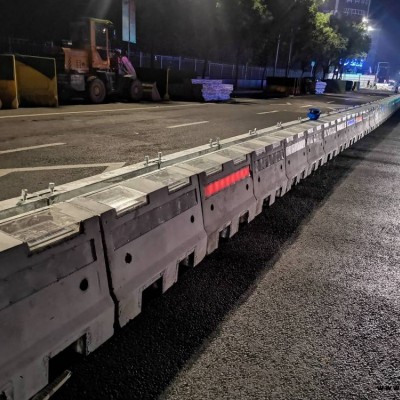 句容萬(wàn)方供應(yīng) 玄武湖 云南路 圍擋 按需定制 上門安裝 句容萬(wàn)方水泥制品有限公司