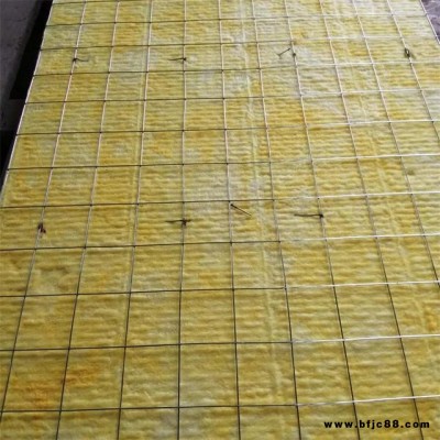 外墻玻璃棉復合板廠家 萊鑫  保溫鋼網玻璃棉價格 憎水鋼網玻璃棉板