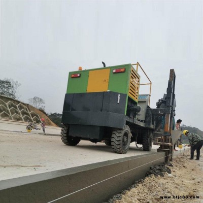 潤沃路沿石滑模機 自走式路緣石滑模機 澆筑路肩石成型機廠家