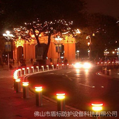 盾標防護升降柱源頭廠家供應景區(qū)LED燈全自動升降柱 公園道路景觀護柱 液壓伸縮地樁價格
