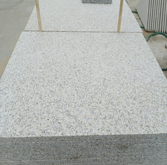 花崗巖芝麻白火燒板 芝麻灰黃銹石黃金麻荔枝面 園林廣場(chǎng)庭院地磚