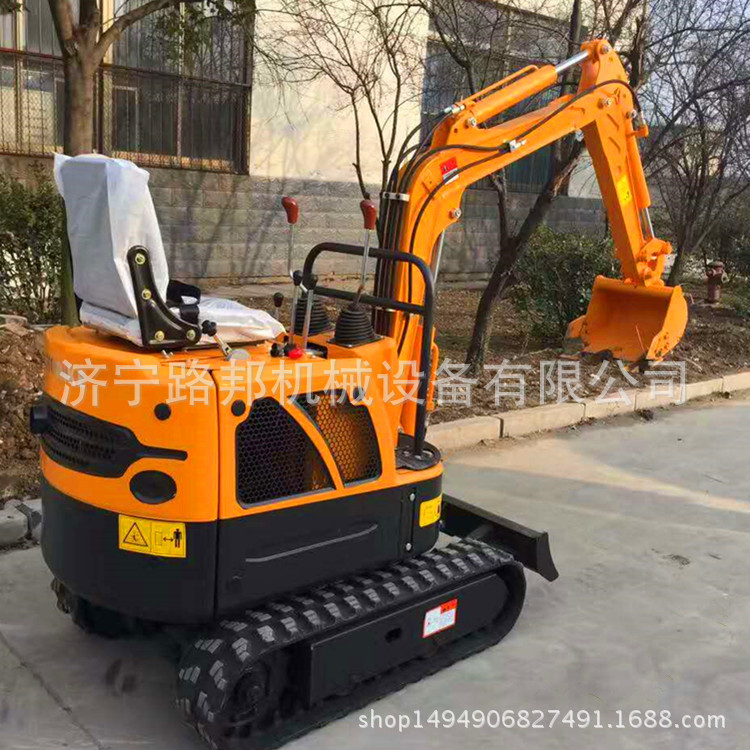 生產橡膠履帶小型挖掘機 微型挖掘機 各種型號超小型挖掘機廠家示例圖5