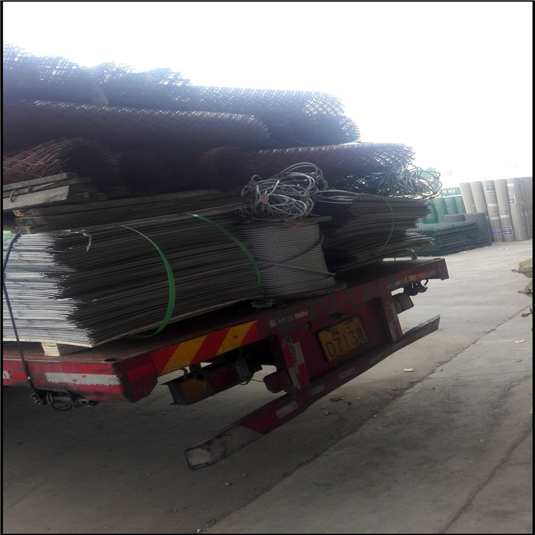 邦鼎角鐵防護(hù)網(wǎng) 高速公路護(hù)欄網(wǎng) 小區(qū)綠化圍墻防護(hù) 角鋼護(hù)欄網(wǎng)