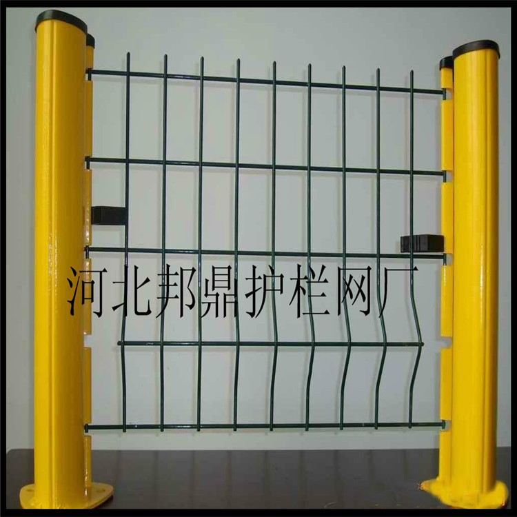 邦鼎角鐵防護(hù)網(wǎng) 高速公路護(hù)欄網(wǎng) 小區(qū)綠化圍墻防護(hù) 角鋼護(hù)欄網(wǎng)