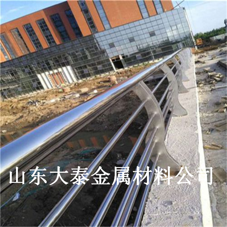 碳鋼鋼管噴塑橋梁欄桿大泰定制加工 鍍鋅鋼板立柱 景觀河道護(hù)欄