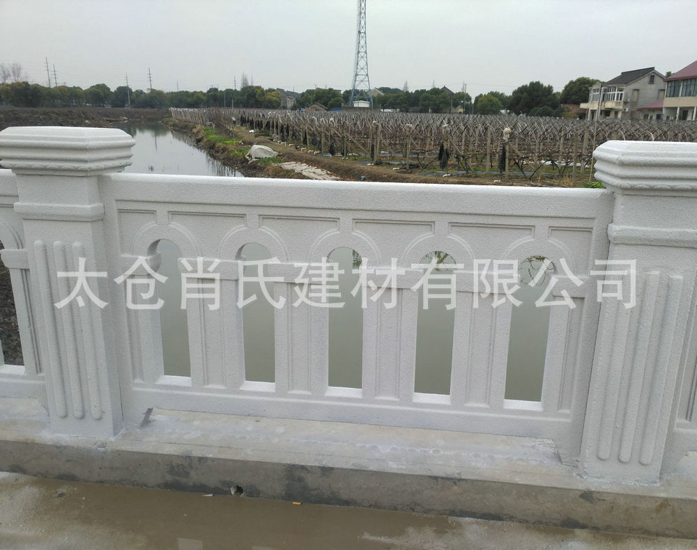 專業(yè)供應(yīng)仿石雕花欄桿 河堤混凝土欄桿 交叉型混凝土欄桿示例圖7