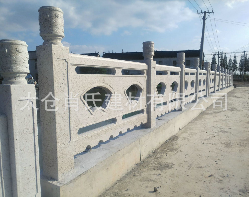 專業(yè)供應(yīng)仿石雕花欄桿 河堤混凝土欄桿 交叉型混凝土欄桿示例圖4
