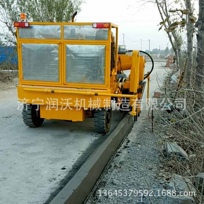 四川綿陽(yáng) 攔水帶成型機(jī) 小型路緣石滑膜攤鋪機(jī) 路沿石攤鋪機(jī)價(jià)格示例圖2