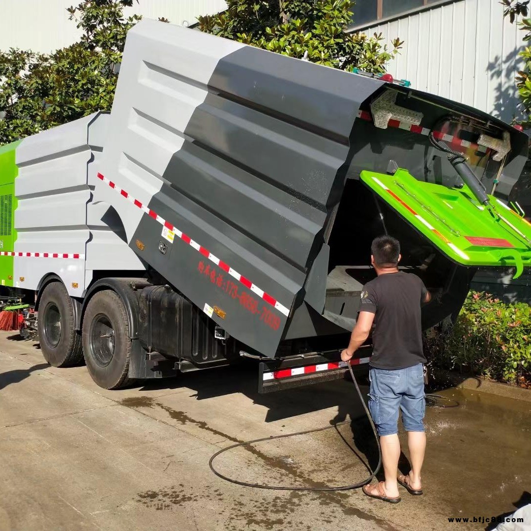 東風(fēng)天龍后雙橋洗掃車(chē) 22方大型路面清掃車(chē) 掃路車(chē)廠(chǎng)家