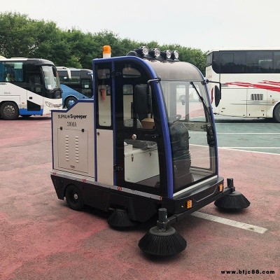 清掃車 圣倍諾 石家莊全封閉式清掃車2000A 環(huán)衛(wèi)電動清掃車廠家定制