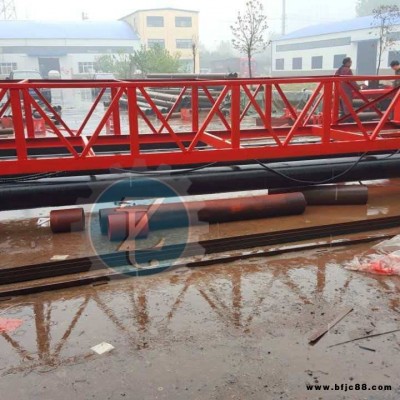混凝土攤鋪機(jī)??滾軸式水泥整平機(jī)??三滾軸路面攤鋪機(jī)現(xiàn)場(chǎng)施工圖片