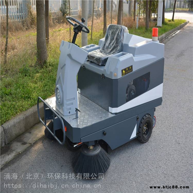 北京滴海S1400工業清掃車 高速公路清掃車 規格報價