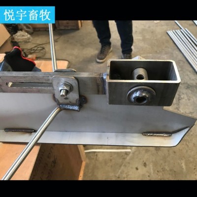 不銹鋼刮糞機(jī) 一拖二刮糞機(jī) 悅宇 齒輪箱養(yǎng)殖清糞機(jī)