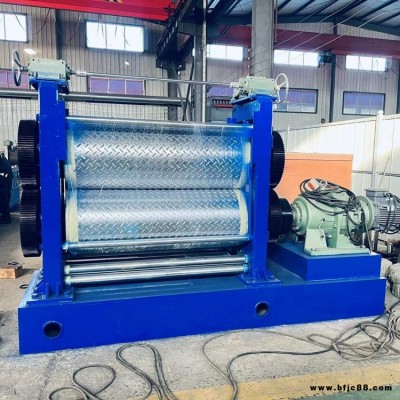 鍍鋅板柳葉壓花機 門板樓梯板防滑板滾花機 人字雕花機 企華機械