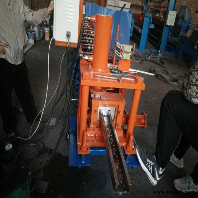 宏霖機(jī)械廈門超市貨架成型機(jī)貨架層板加強(qiáng)筋工期嚴(yán)謹(jǐn)