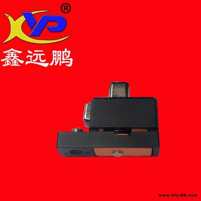 金遠鵬帶匙密碼鎖內打螺絲