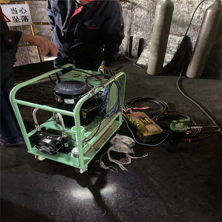 山東 輪式洗沙機(jī)鉚釘機(jī) 多功能鉚接鉚釘機(jī) 創(chuàng)菲送貨上門