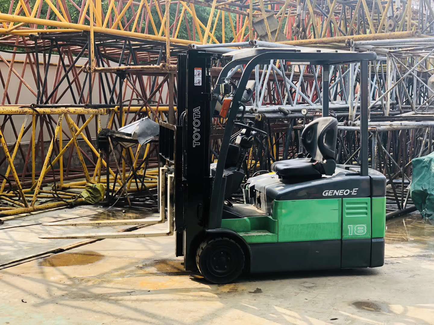 比亞迪電動叉車  二手汽車起重機(jī)  附近二手手拉叉車轉(zhuǎn)讓