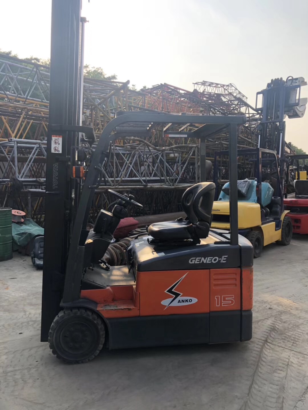 比亞迪電動叉車  二手汽車起重機(jī)  附近二手手拉叉車轉(zhuǎn)讓