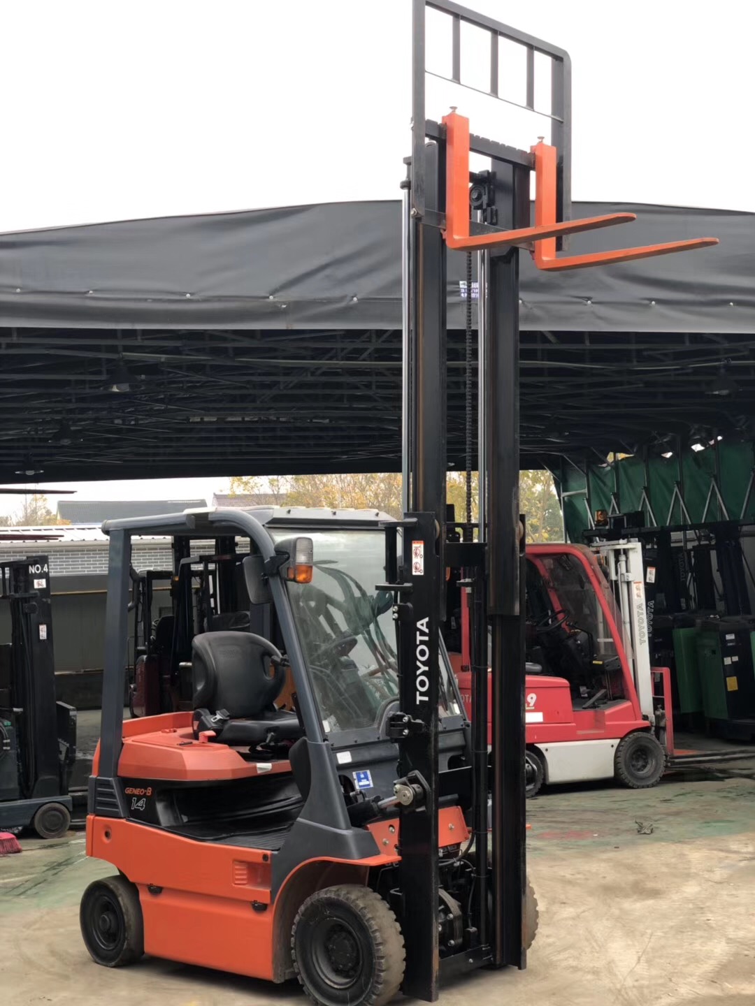 比亞迪電動叉車  二手汽車起重機(jī)  附近二手手拉叉車轉(zhuǎn)讓