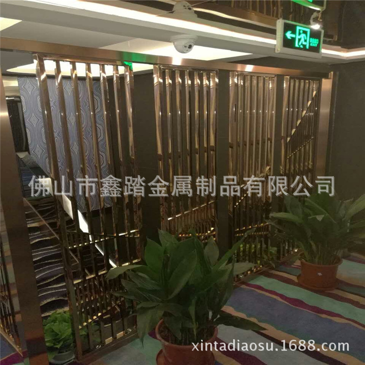 佛山酒店不銹鋼鏡面玫瑰金點(diǎn)焊花格隔斷廠家 8k鏡面效果圖示例圖11