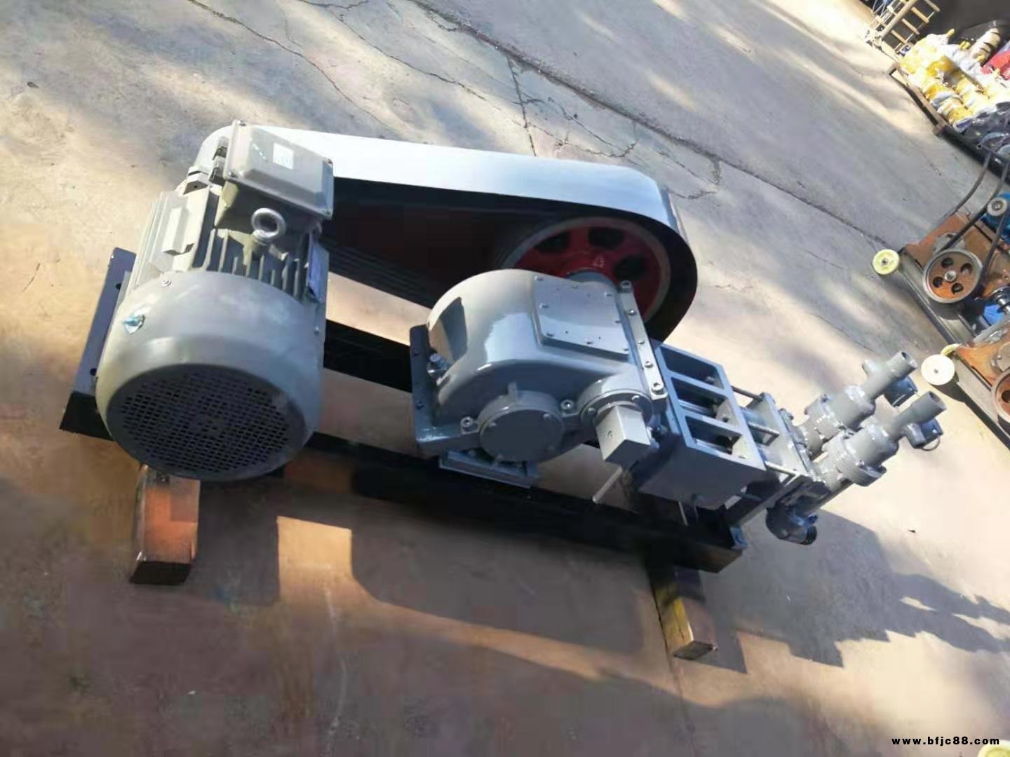 白銀供應(yīng)注漿泵型號(hào)建特重工擠壓泵