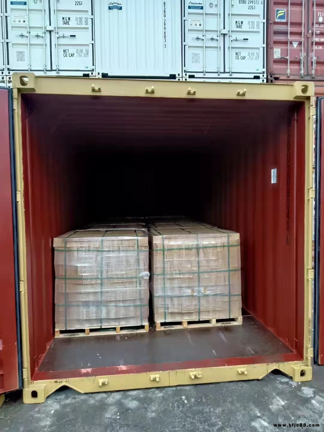 湖南中鋁球中高鋁球68%含量瓷球陶瓷瓷磚研磨球高強(qiáng)度研磨襯磚陶瓷石油比重高、高溫性能好