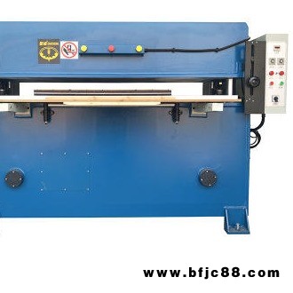 廠家供應(yīng) 精密四柱裁斷機(jī) 液壓四柱下料機(jī) 海綿皮革下料機(jī) 裁切機(jī) 允億